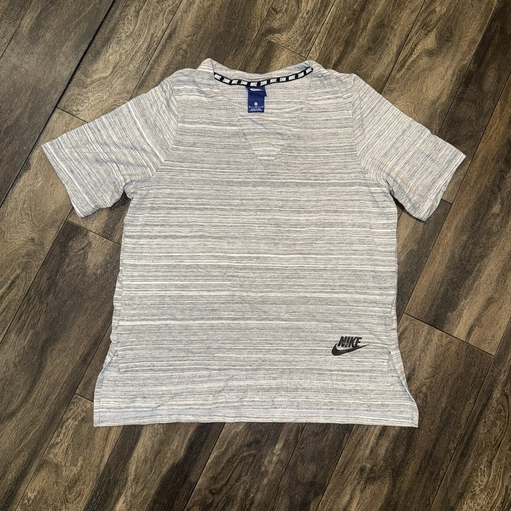 Nike Sportswear Advance 15 Women's V-Neck Short Sleeve Top Grey Heathered Size M